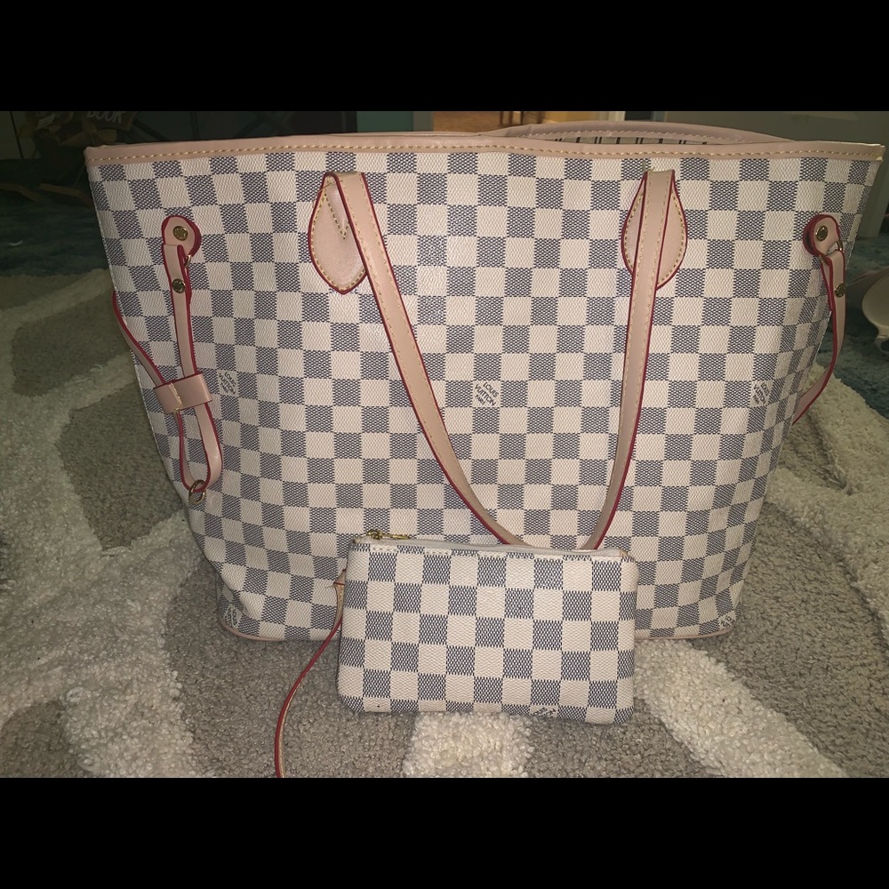White checked tote with matching wristlet